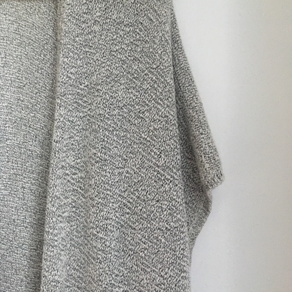 Aritzia Community Cape - Picture 12 of 15